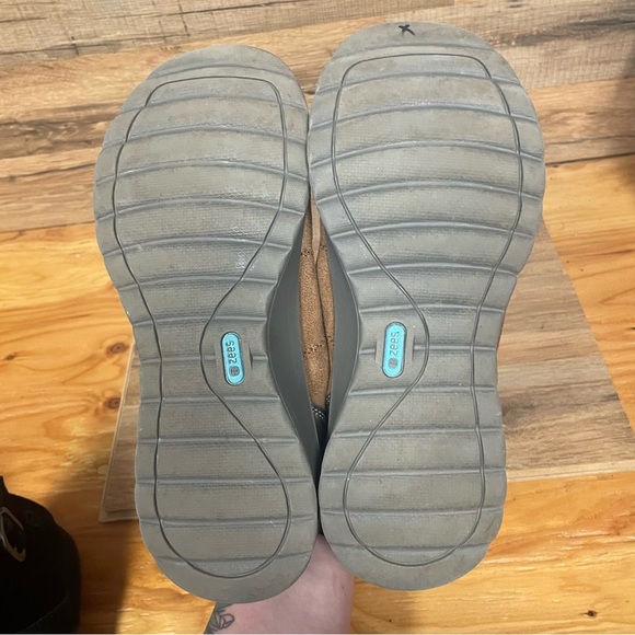 Bzees Golden Faux Fur Trim Washable Slip-on Booties women’s size 10 shoes - Picture 7 of 8